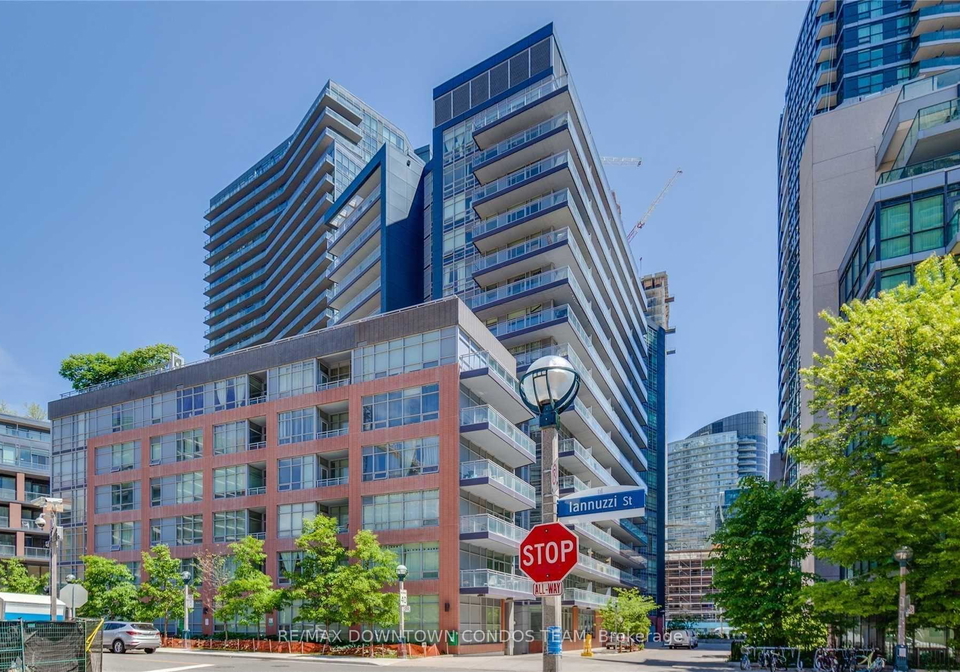 15-bruyeres-mews-toronto-ontario-c13161074