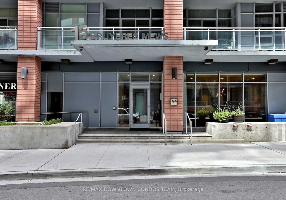 15-bruyeres-mews-toronto-ontario-c13161074