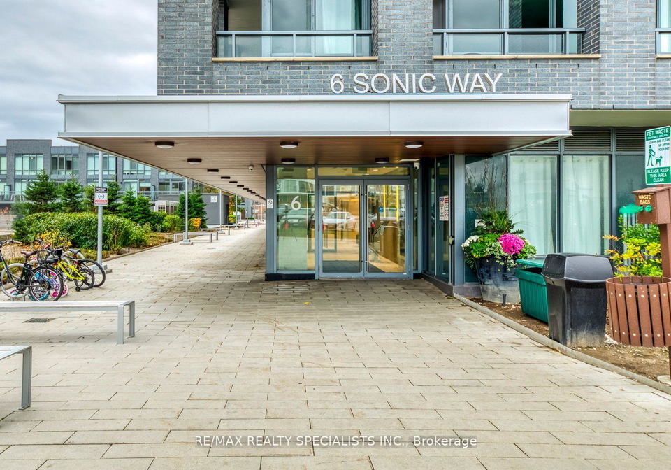 6-sonic-way-east-york-ontario-c13161230