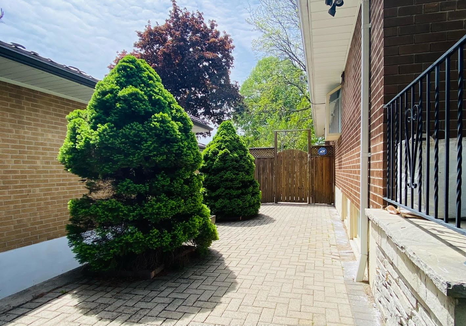 76-clansman-boulevard-north-york-ontario-c13161362