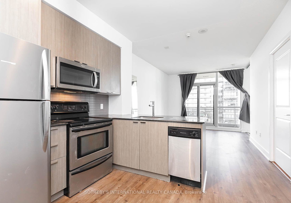 23-sheppard-avenue-e-north-york-ontario-c13162588
