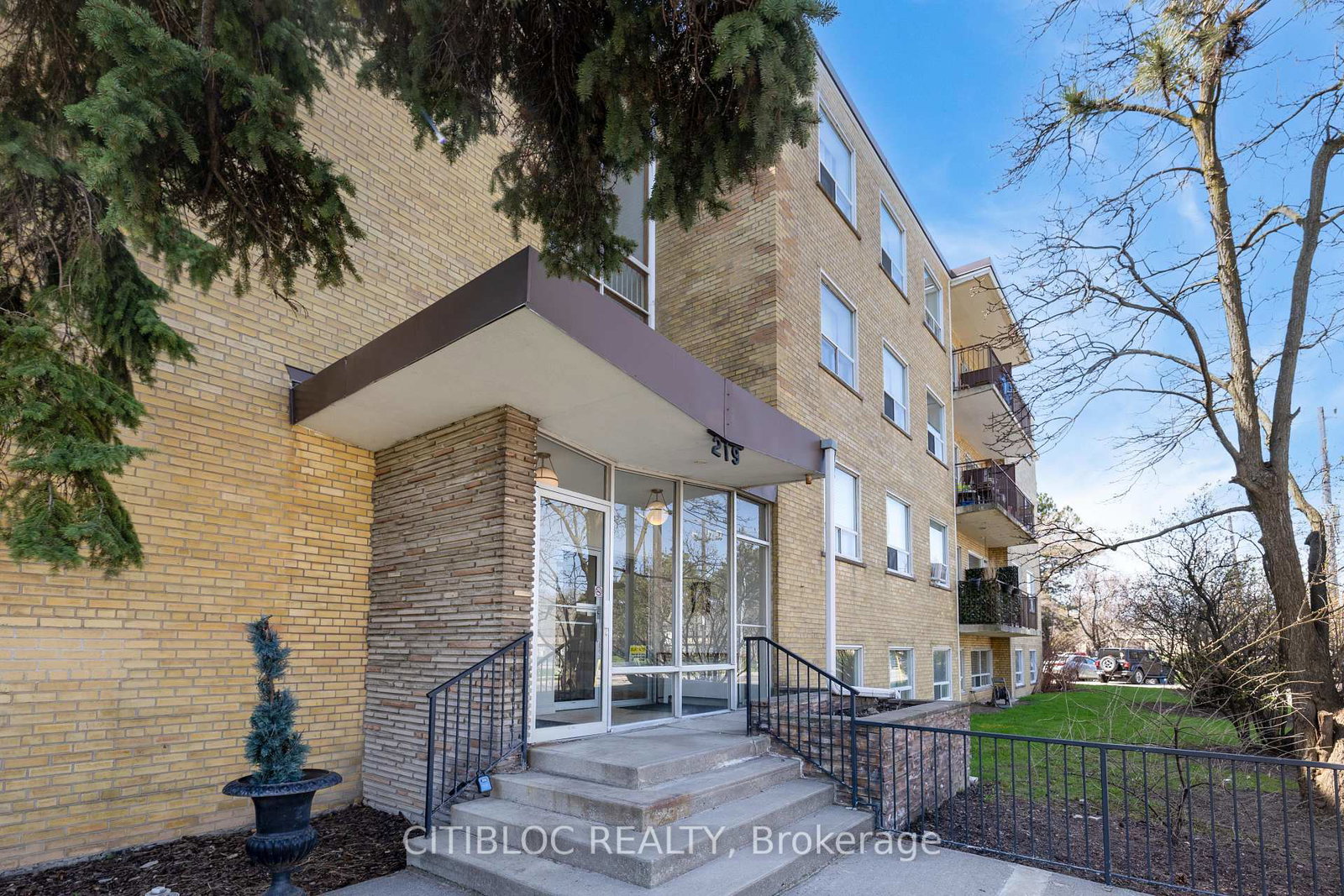 219-wilson-avenue-toronto-ontario-c13164612