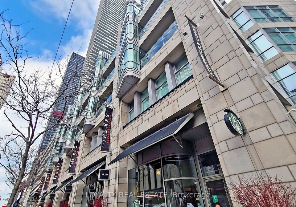 2221-yonge-street-toronto-ontario-c13165278