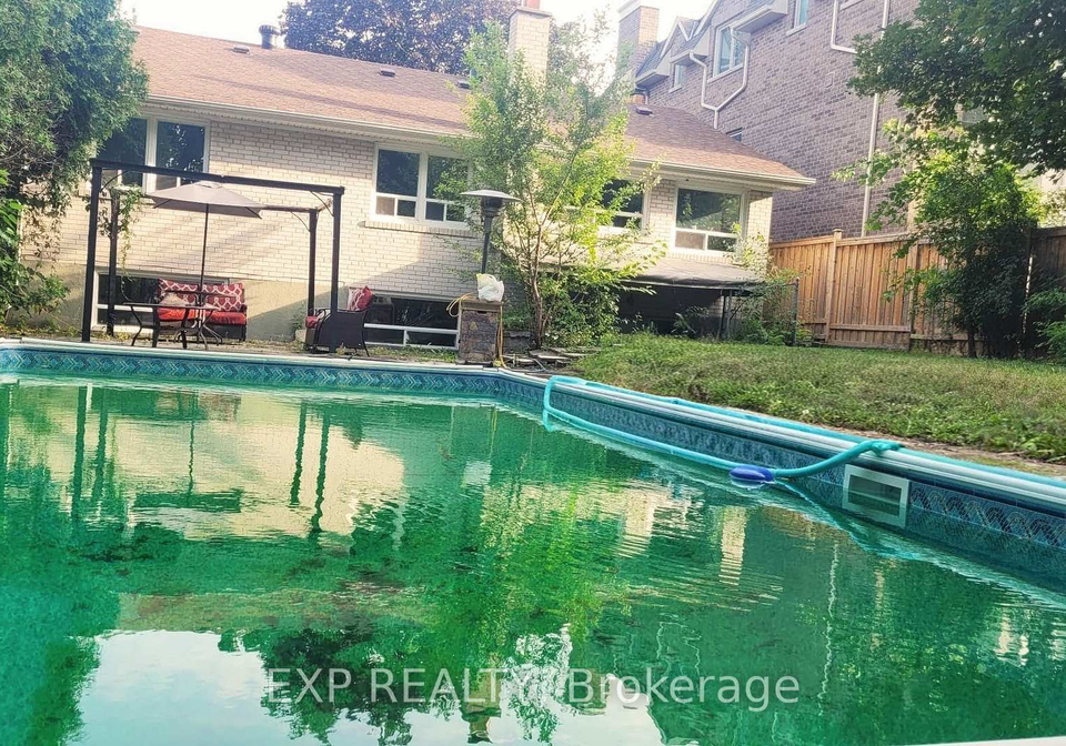 52-lloydminster-crescent-north-york-ontario-c13165286