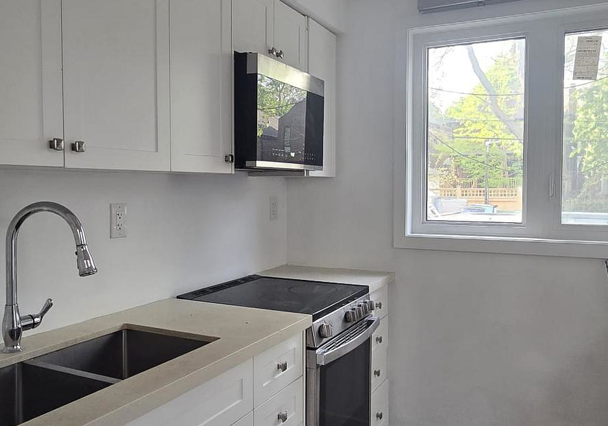 288-eglinton-avenue-w-toronto-ontario-c13165396