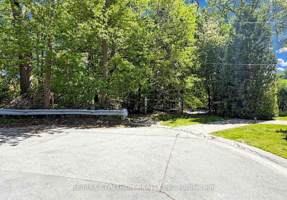 239-sandringham-drive-toronto-ontario-c13165600