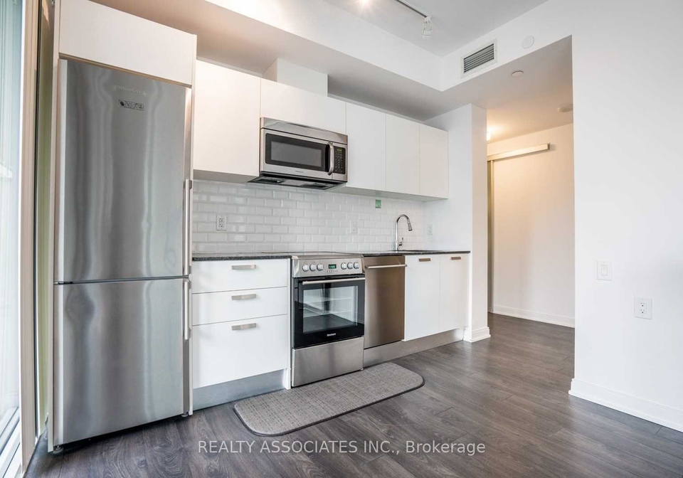 42-charles-street-e-toronto-ontario-c13165820