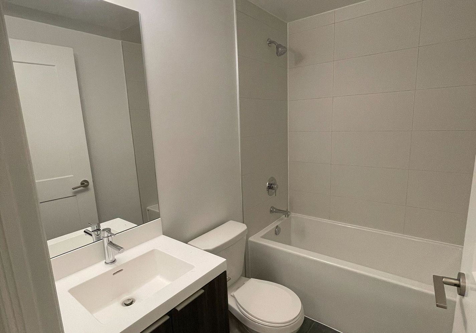 8-widmer-street-e-toronto-ontario-c13165934