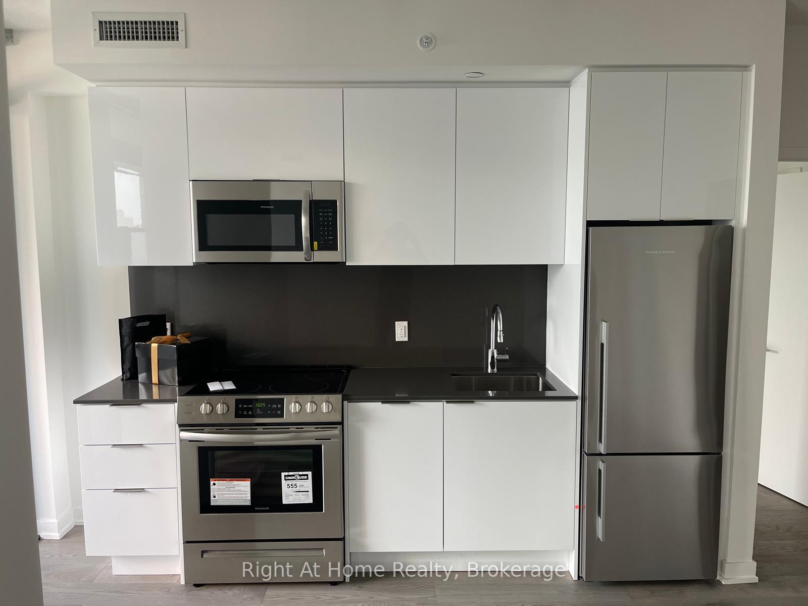 26025-richmond-street-e-toronto-ontario-c13166062