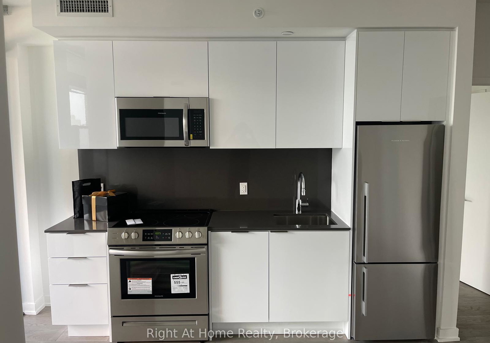 26025-richmond-street-e-toronto-ontario-c13166062