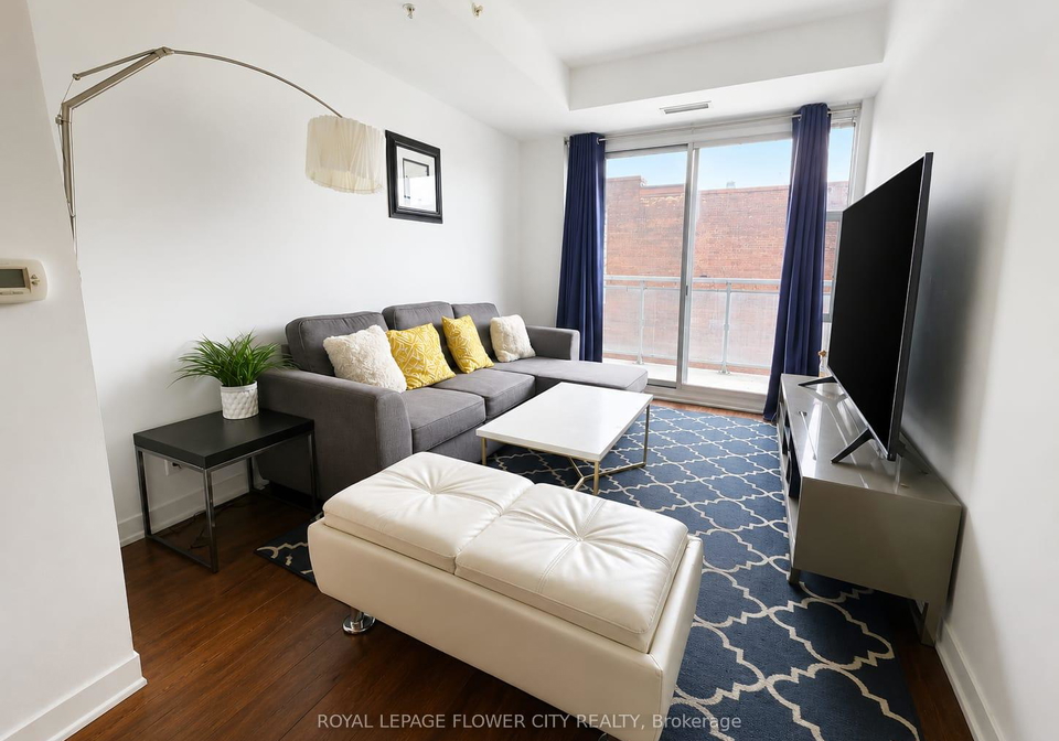 10-willison-square-toronto-ontario-c13166422