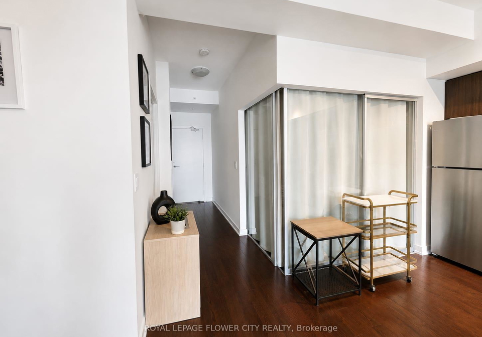 10-willison-square-toronto-ontario-c13166422