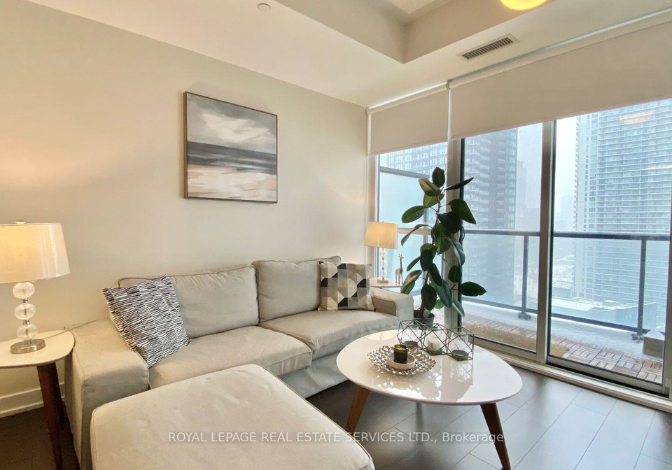 20-bruyeres-mews-toronto-ontario-c13166466