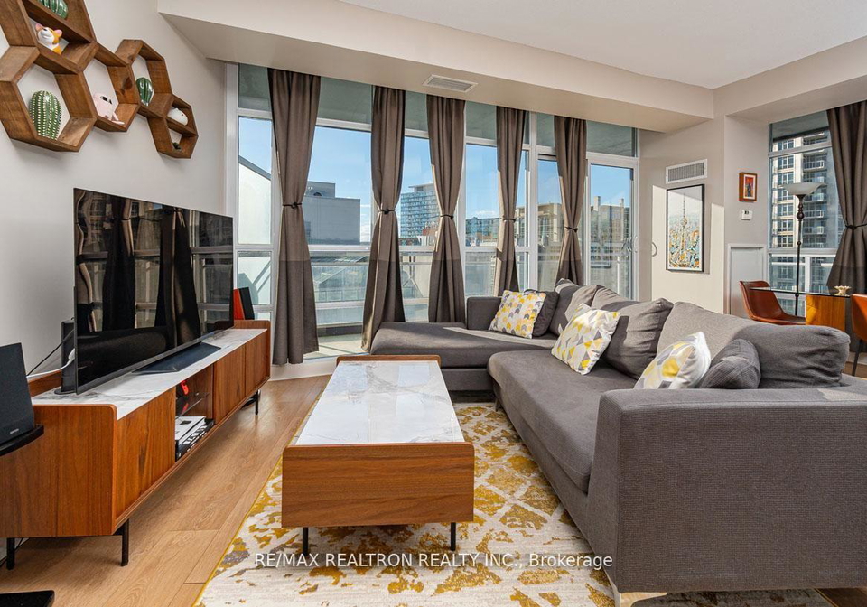 15-bruyeres-mews-toronto-ontario-c13166566