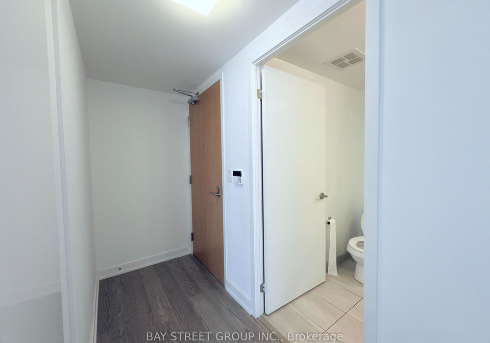 11-wellesley-street-w-toronto-ontario-c13167268