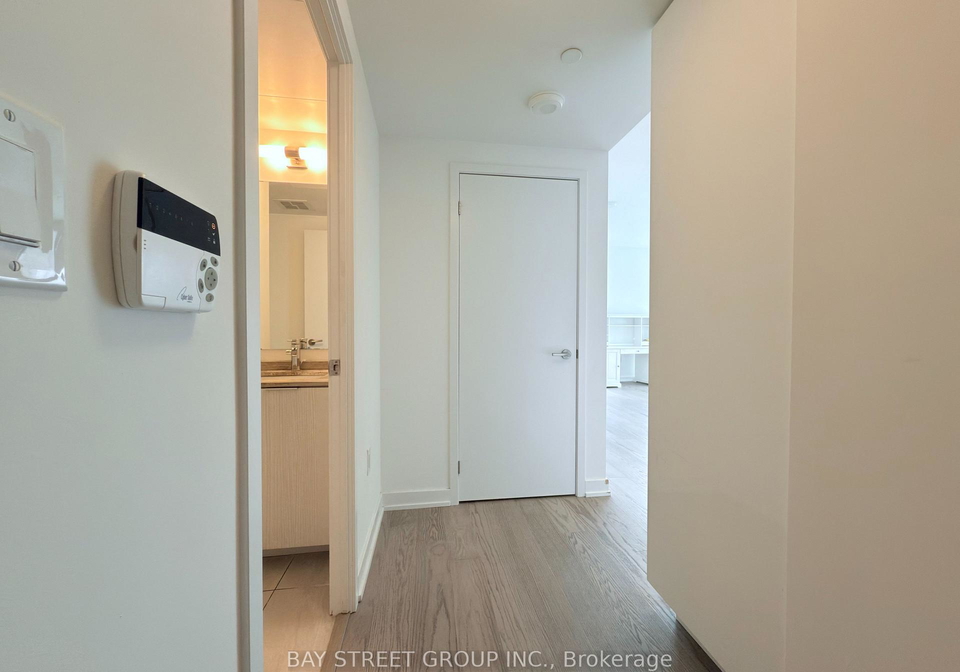 11-wellesley-street-w-toronto-ontario-c13167268