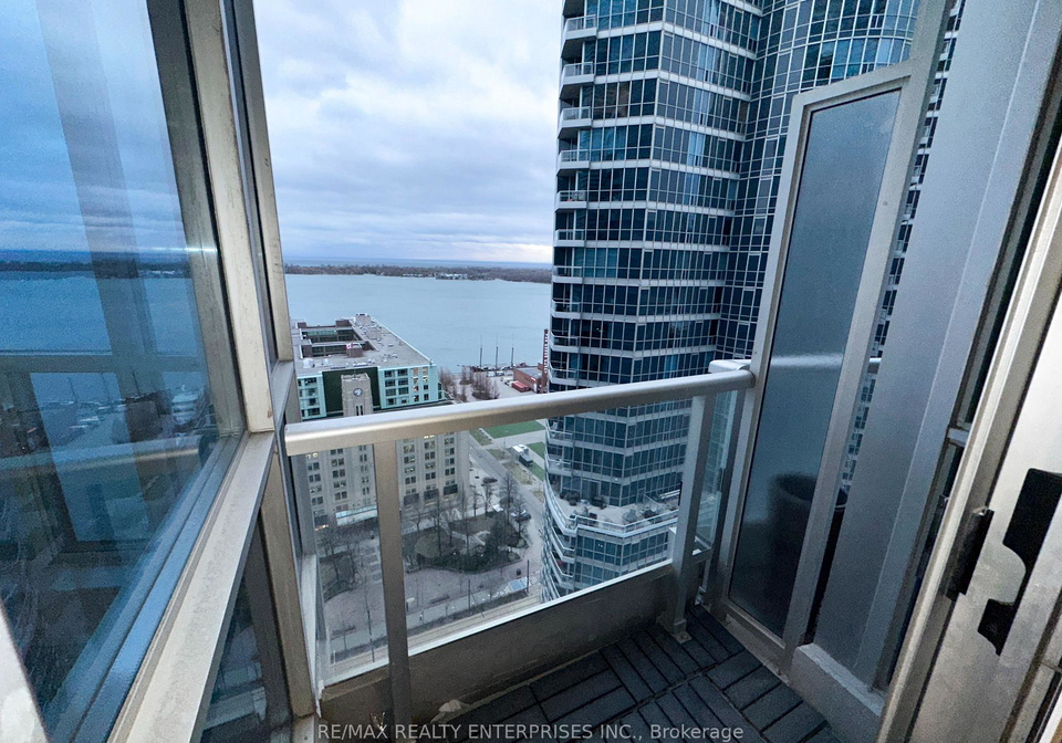 8-york-street-toronto-ontario-c13167860