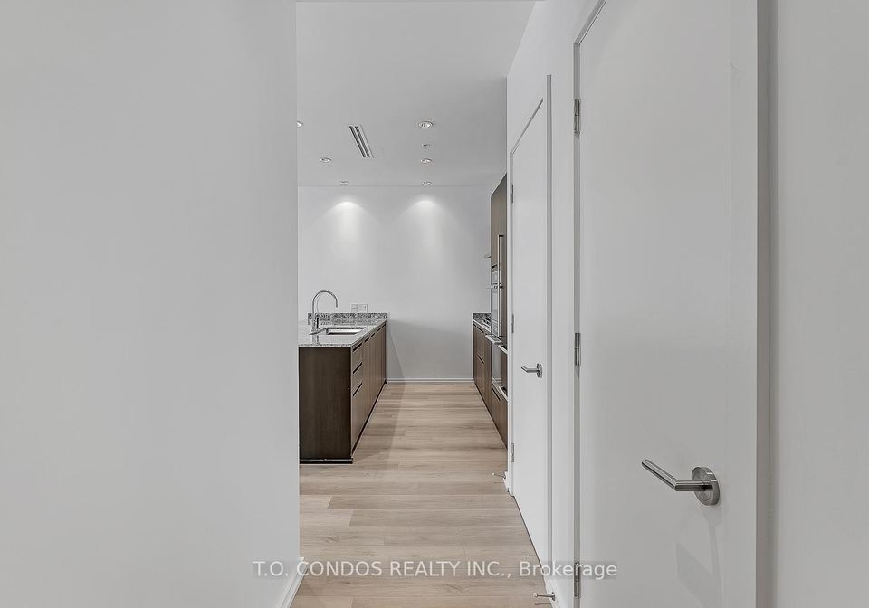 180-university-avenue-toronto-ontario-c13167872
