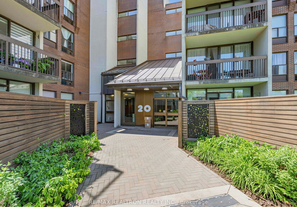 20-fashion-roseway-north-york-ontario-c13167922