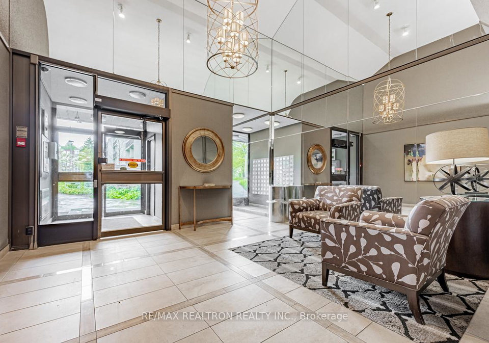 20-fashion-roseway-north-york-ontario-c13167922