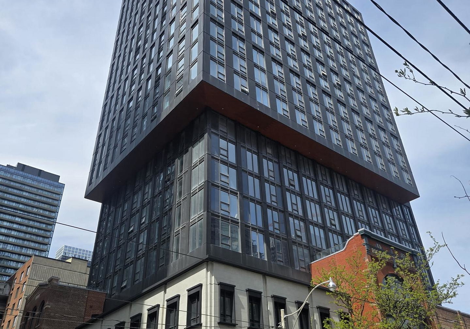 100-queen-street-e-toronto-ontario-c13167992