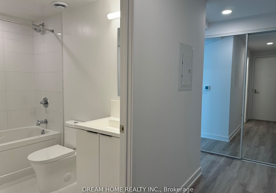238-simcoe-street-toronto-ontario-c13168300