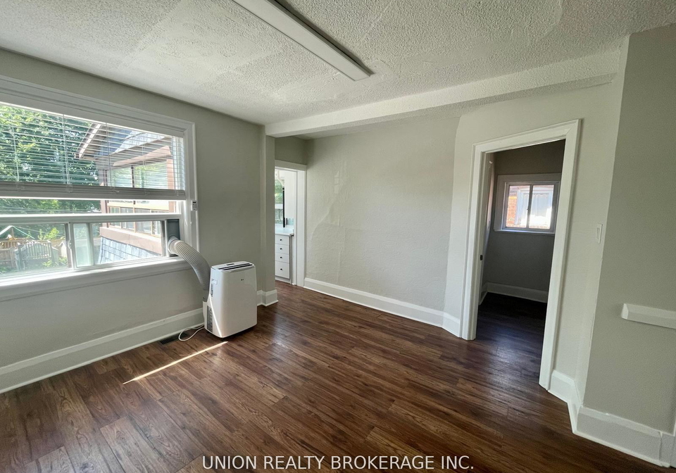 331-eglinton-avenue-toronto-ontario-c13168698