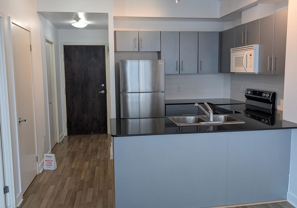 12-yonge-street-toronto-ontario-c13169270