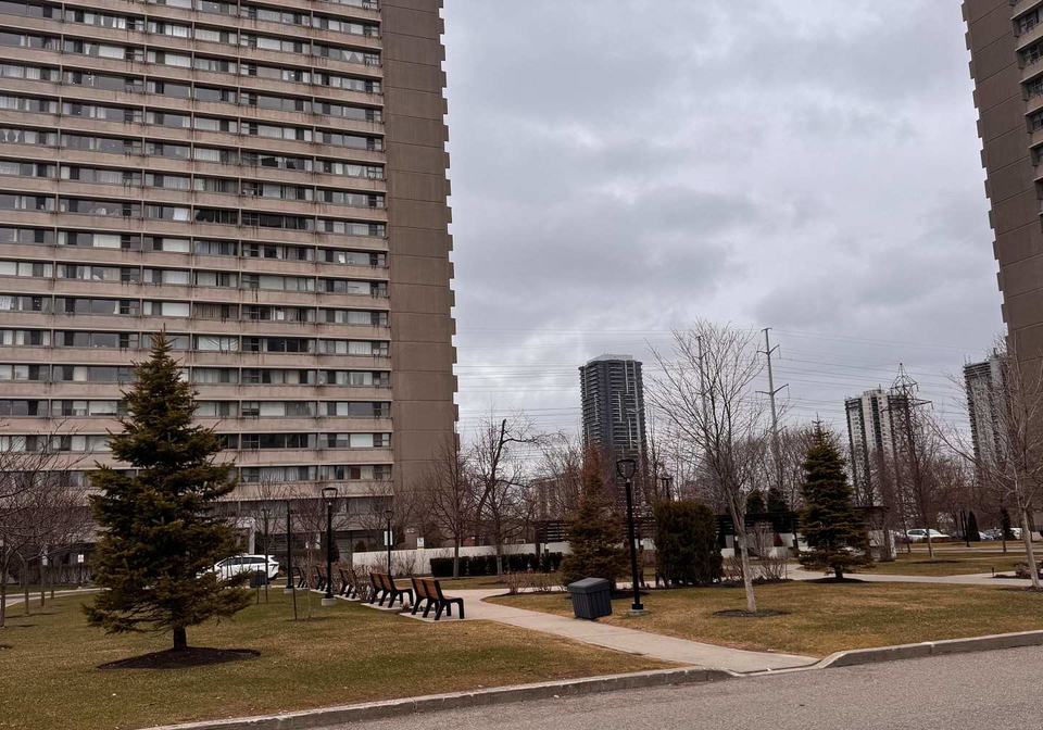 715-don-mills-road-east-york-ontario-c13169786