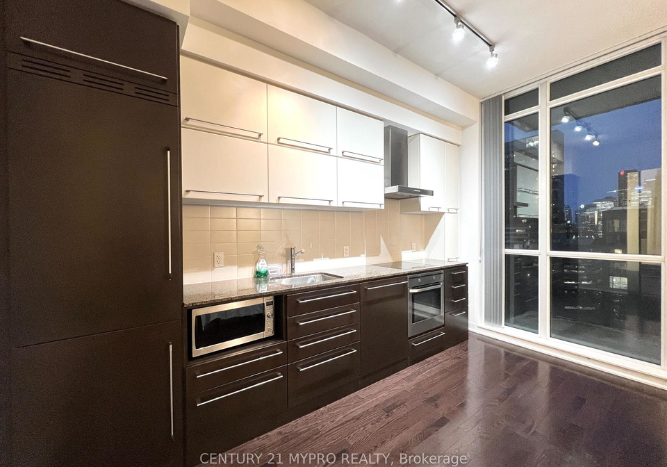 770-bay-street-toronto-ontario-c13170444