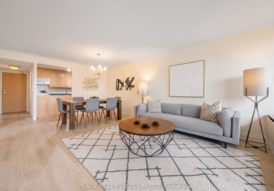 30-fashion-roseway-north-york-ontario-c13171176
