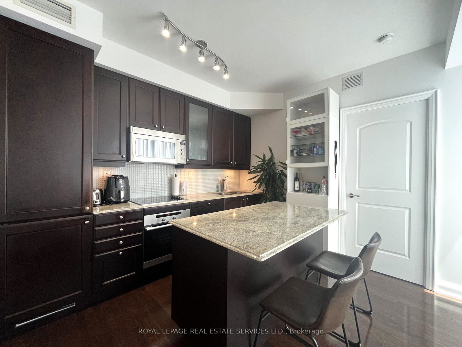 1-bedford-road-toronto-ontario-c13171244