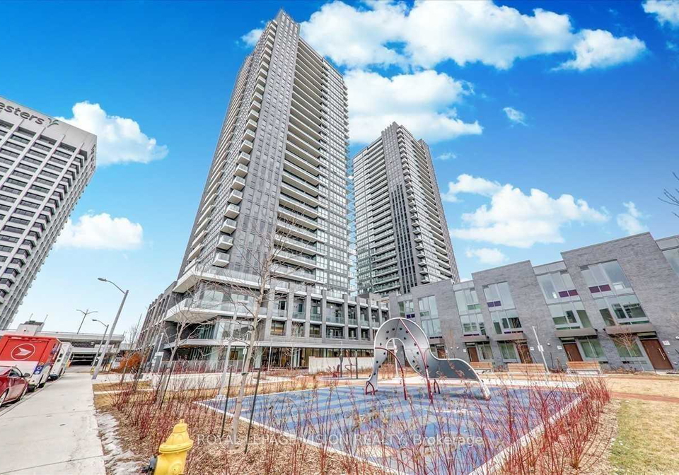 2-sonic-way-street-east-york-ontario-c13172284