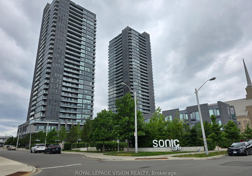 2-sonic-way-street-east-york-ontario-c13172284