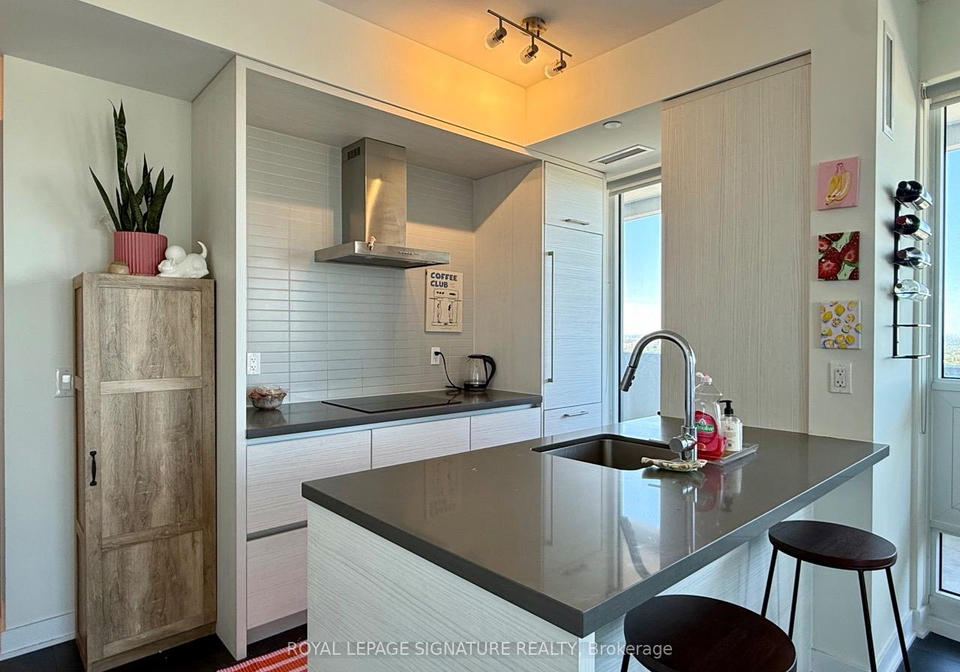 2221-yonge-street-toronto-ontario-c13172748
