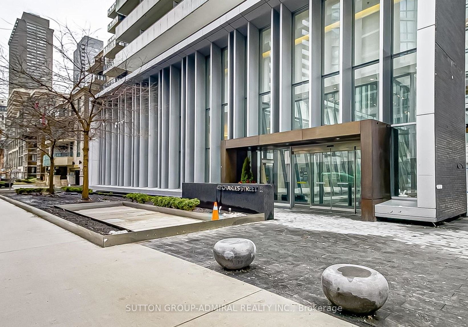 42-charles-street-e-toronto-ontario-c13173664