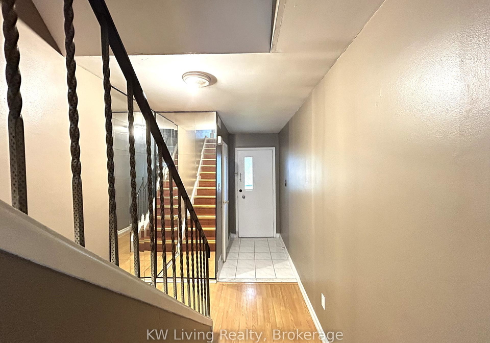 22-bracken-fernway-north-york-ontario-c13173822