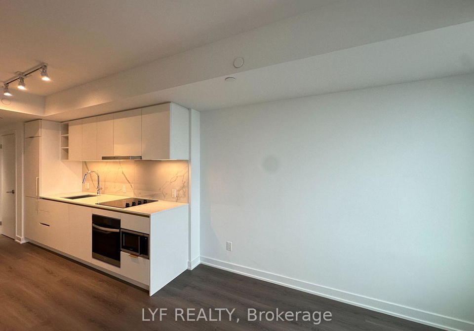 8-wellesley-street-w-toronto-ontario-c13173842