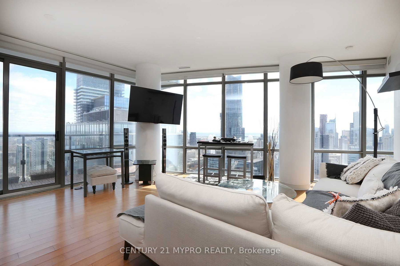 832-bay-street-toronto-ontario-c13174340