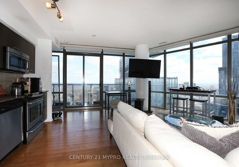 832-bay-street-toronto-ontario-c13174340