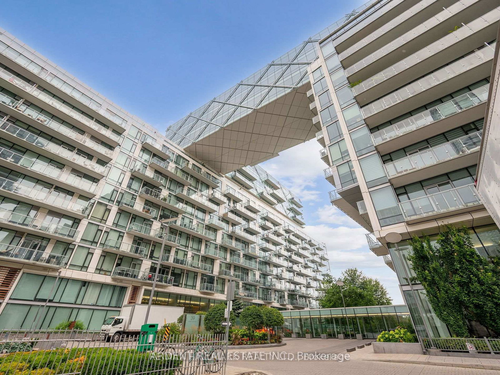 39-queens-quay-e-toronto-ontario-c13174900