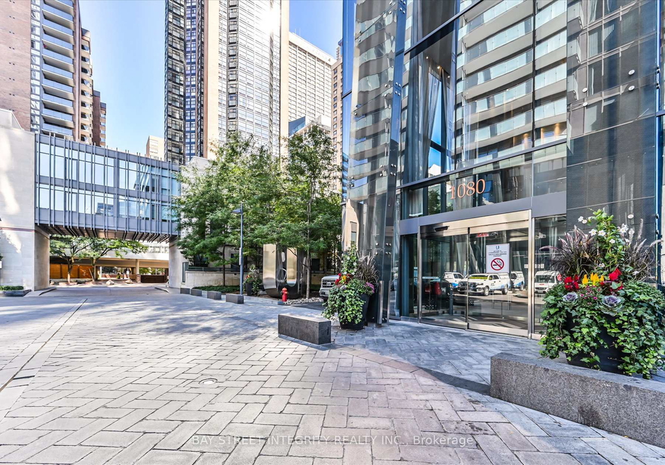 1080-bay-street-toronto-ontario-c13175080