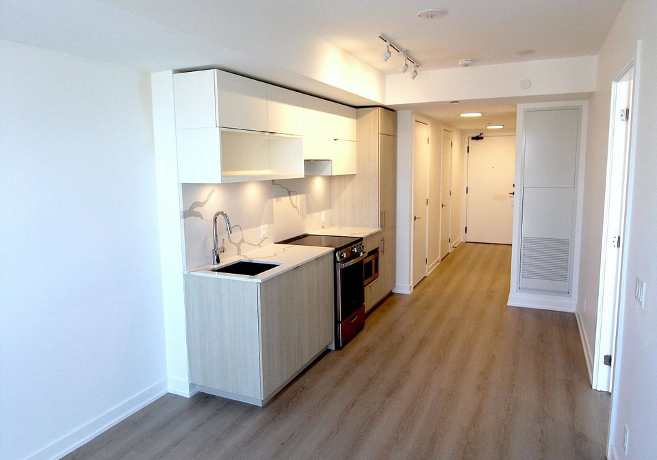 100-queen-street-e-toronto-ontario-c13175120