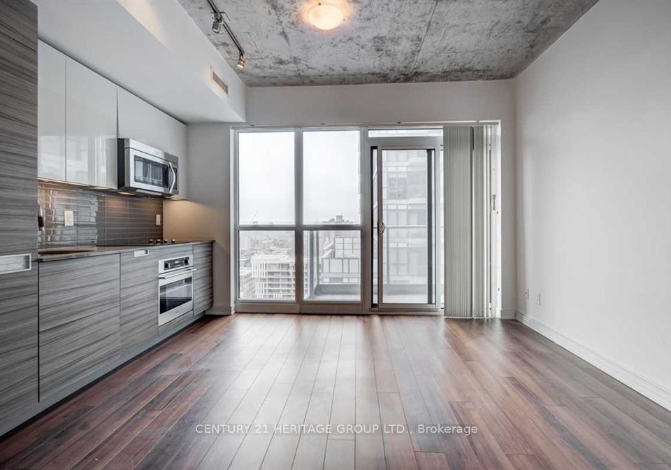 210-simcoe-street-toronto-ontario-c13175860