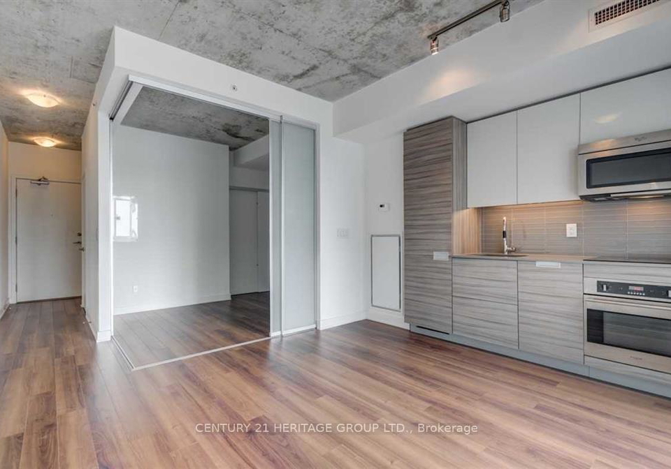 210-simcoe-street-toronto-ontario-c13175860