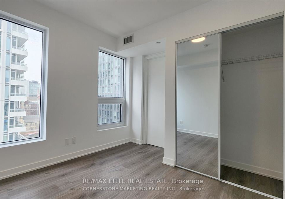 100-queen-street-e-toronto-ontario-c13176432