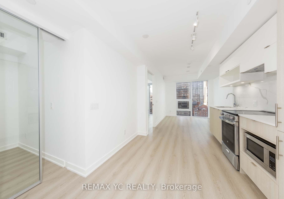100-queen-street-e-toronto-ontario-c13177028