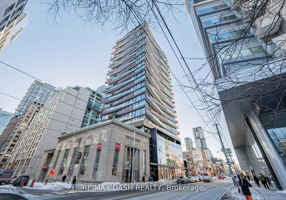 215-queen-street-w-toronto-ontario-c13177084