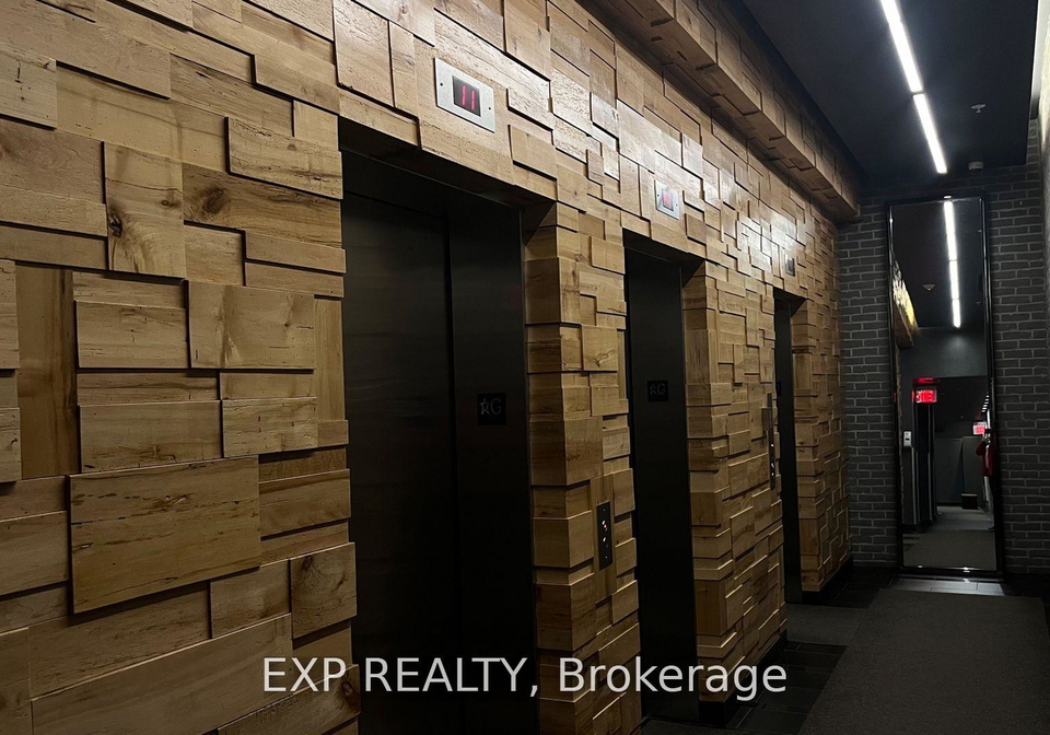 210-simcoe-street-toronto-ontario-c13182110