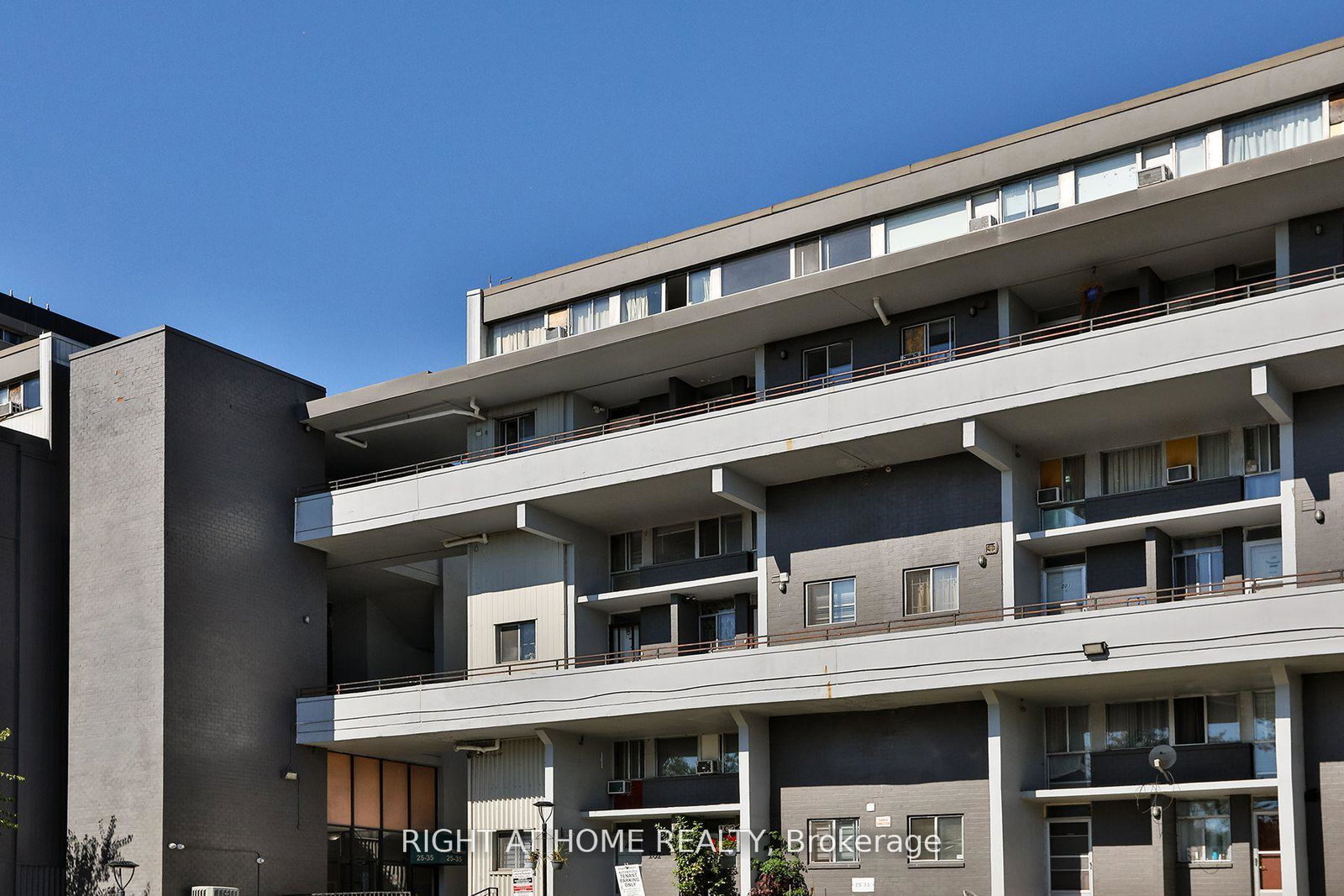 35-sunny-glenway-east-york-ontario-c13183042